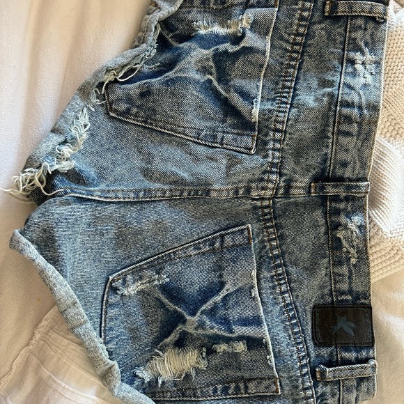 One teaspoon bandit shorts - size 25 - Picture 2 of 3